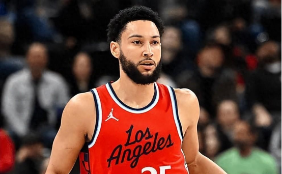 巴西男篮轻取爵士，西蒙斯关键制胜