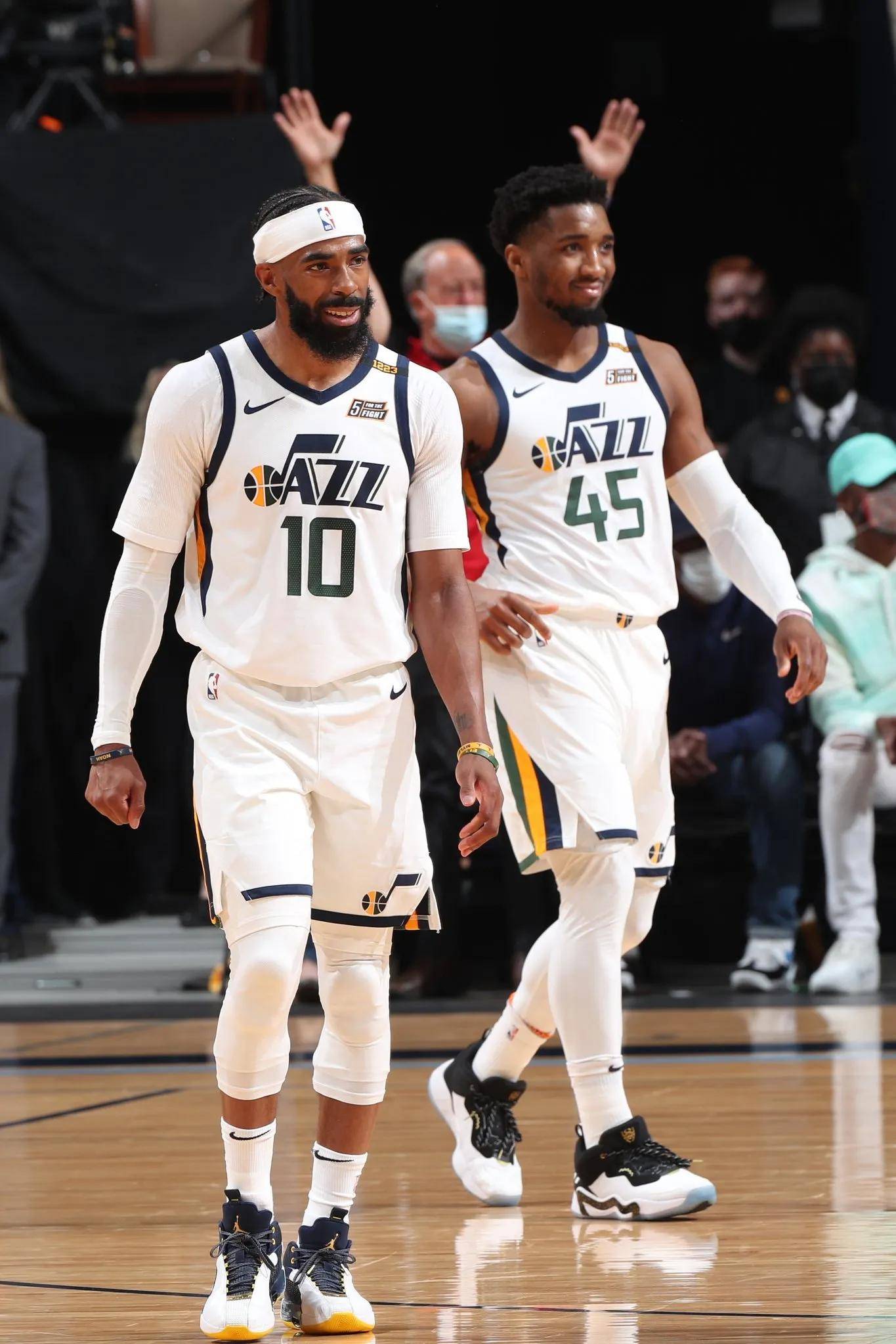 猛龙力克北京队,米切尔惊艳四座 猛龙力克北京队,米切尔惊艳四座