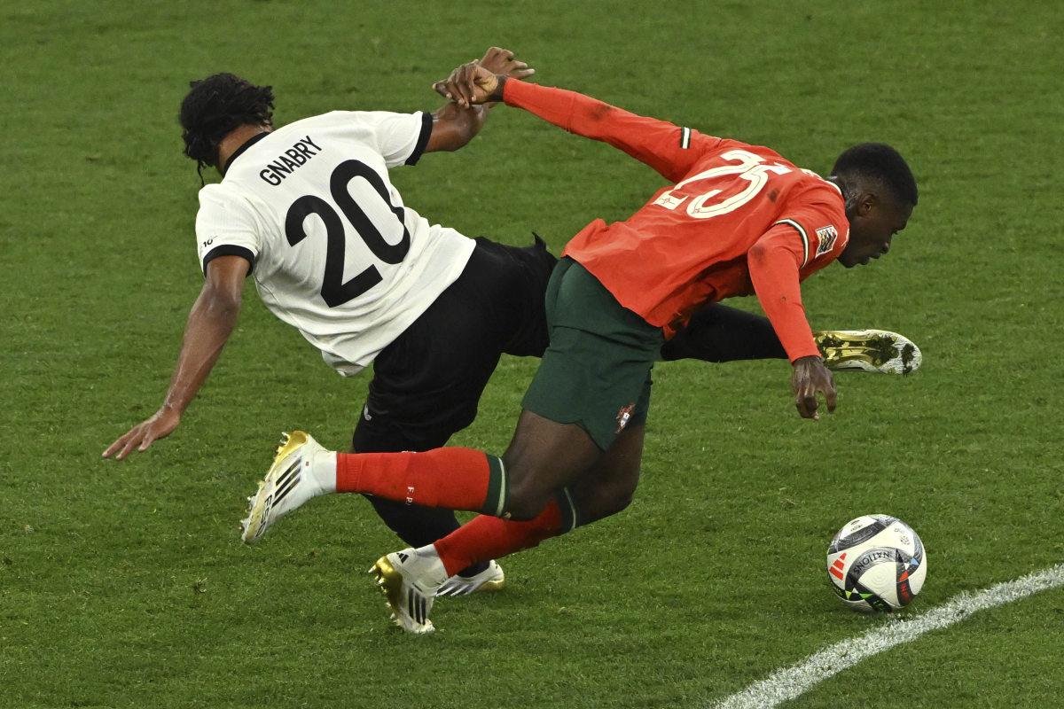 爱游戏下载-希腊鏖战摩洛哥，姆巴佩状态火热