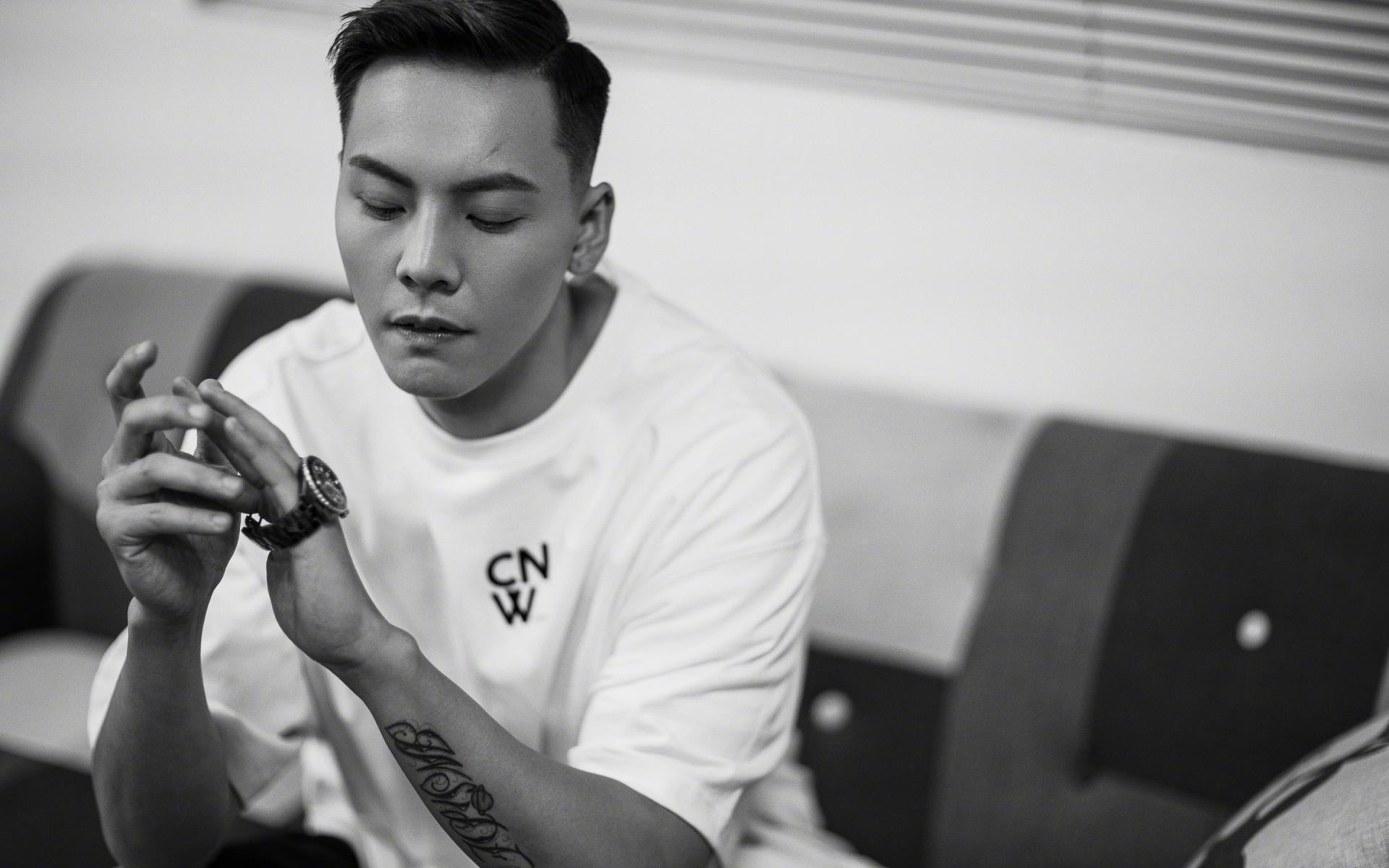 绿茵场与乒乓球台的双重奏，英格兰队横扫葡萄牙，樊振东刷新纪录