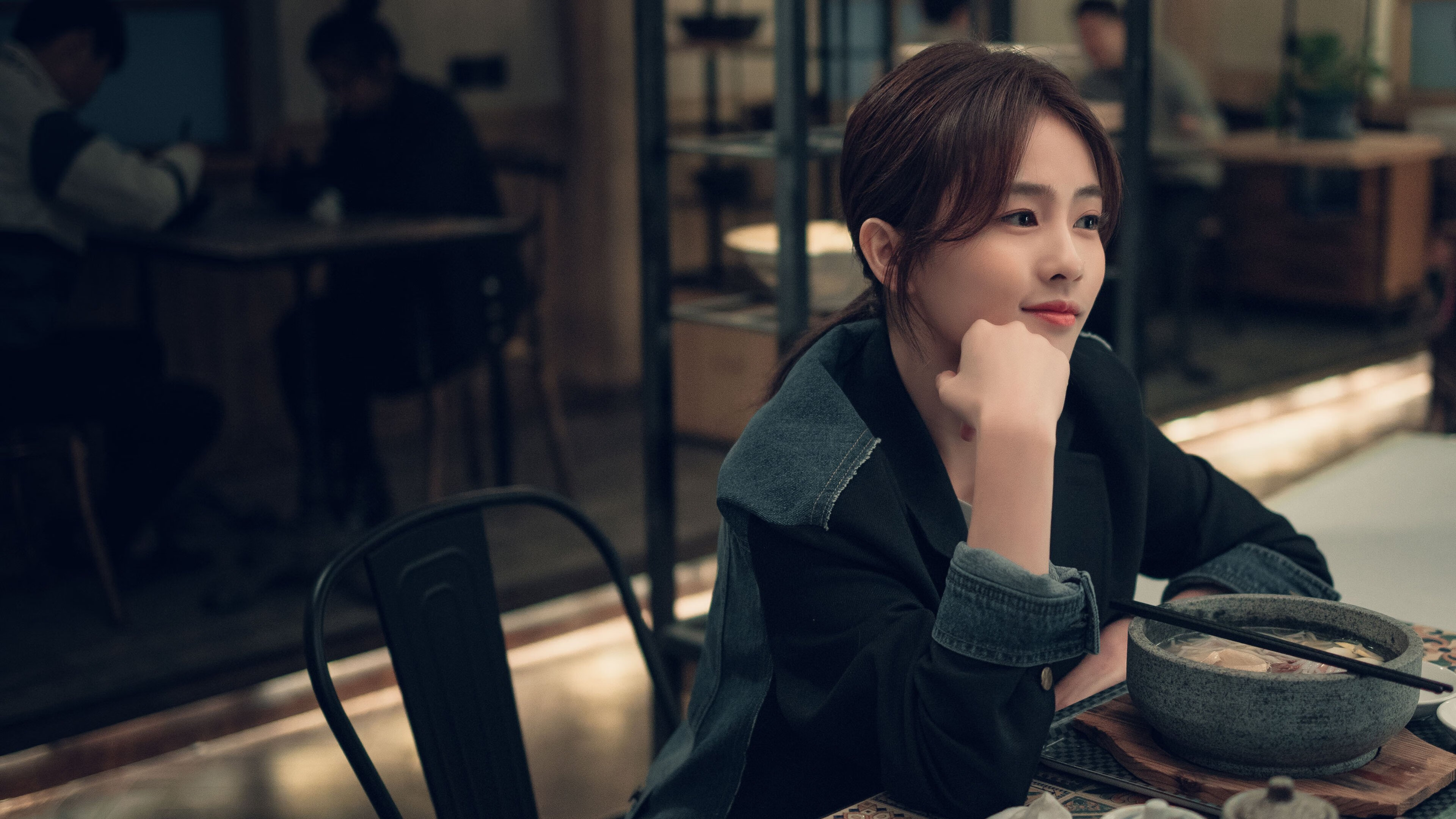 双线并行的奇迹，当巴萨翻盘德国与奥亚尔萨瓦尔刷新纪录在同一个夜晚发生