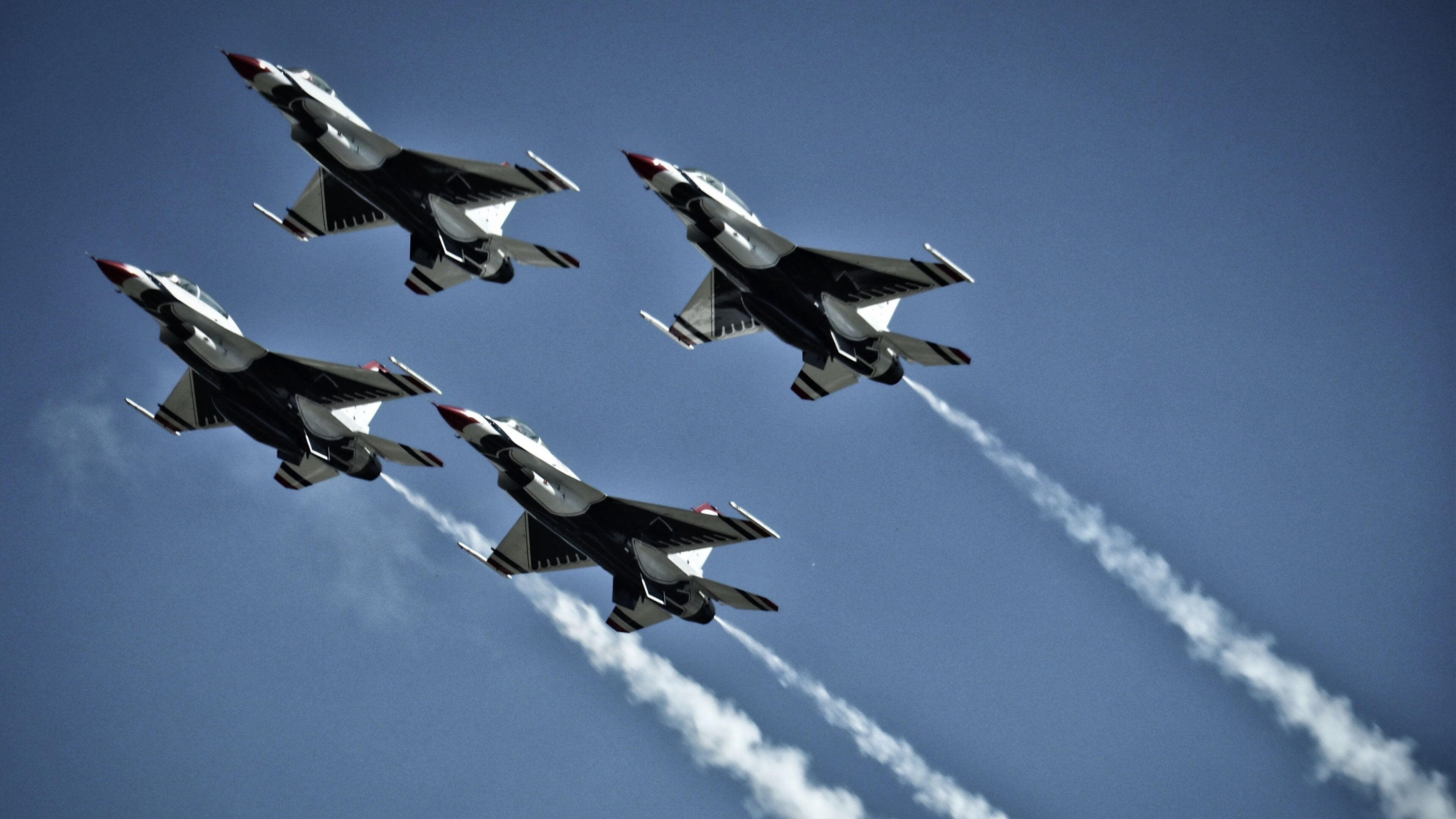 爱游戏tv-绿茵场上的现代战争史诗，若日尼奥中场核爆，伊拉克式防反让巴萨沙漠突围梦碎