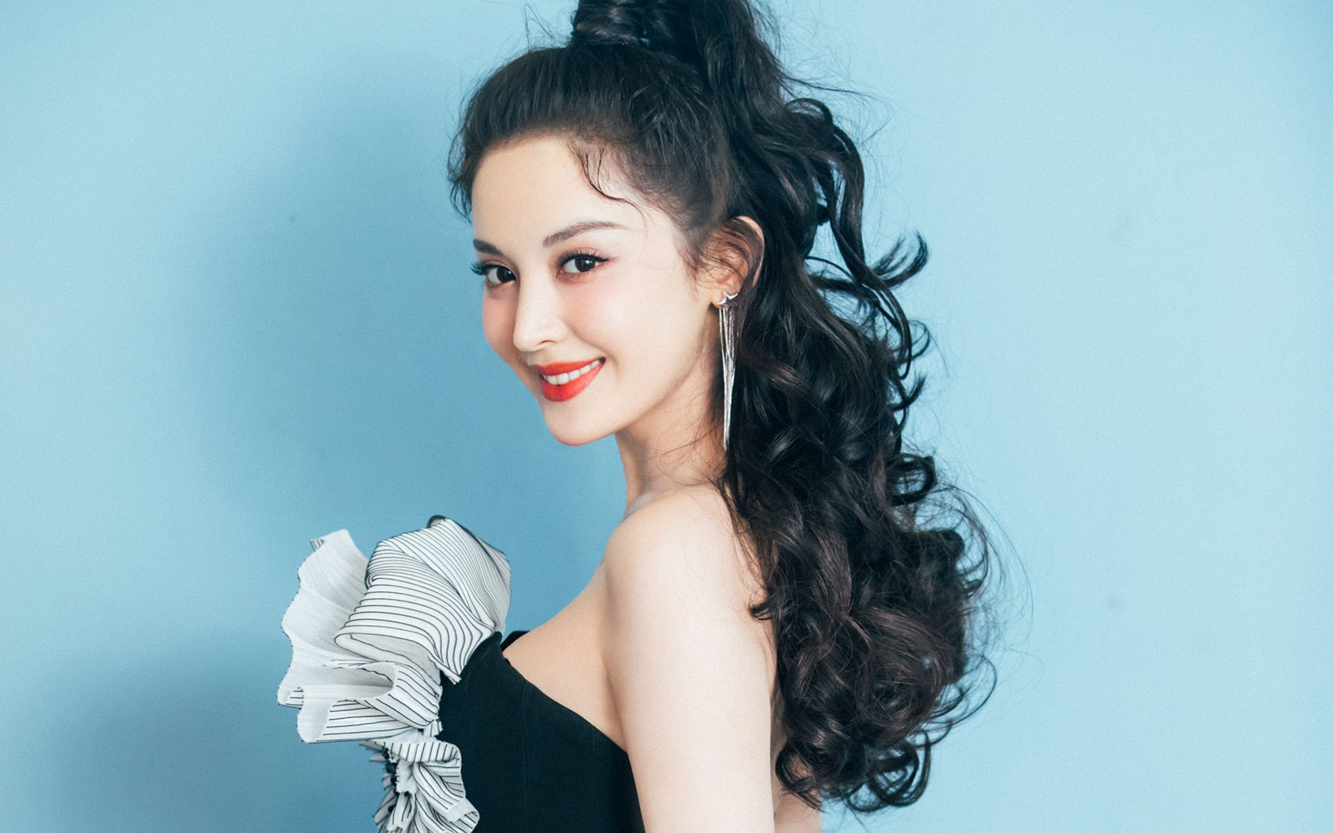 绿茵场即地缘棋盘，伊朗的库尔图瓦式破局