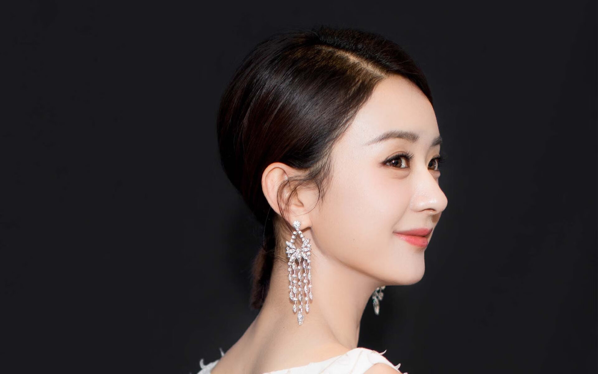 阳光刺破阴影,当浙江队提前终结悬念,西甲德比在东方投下新的影子