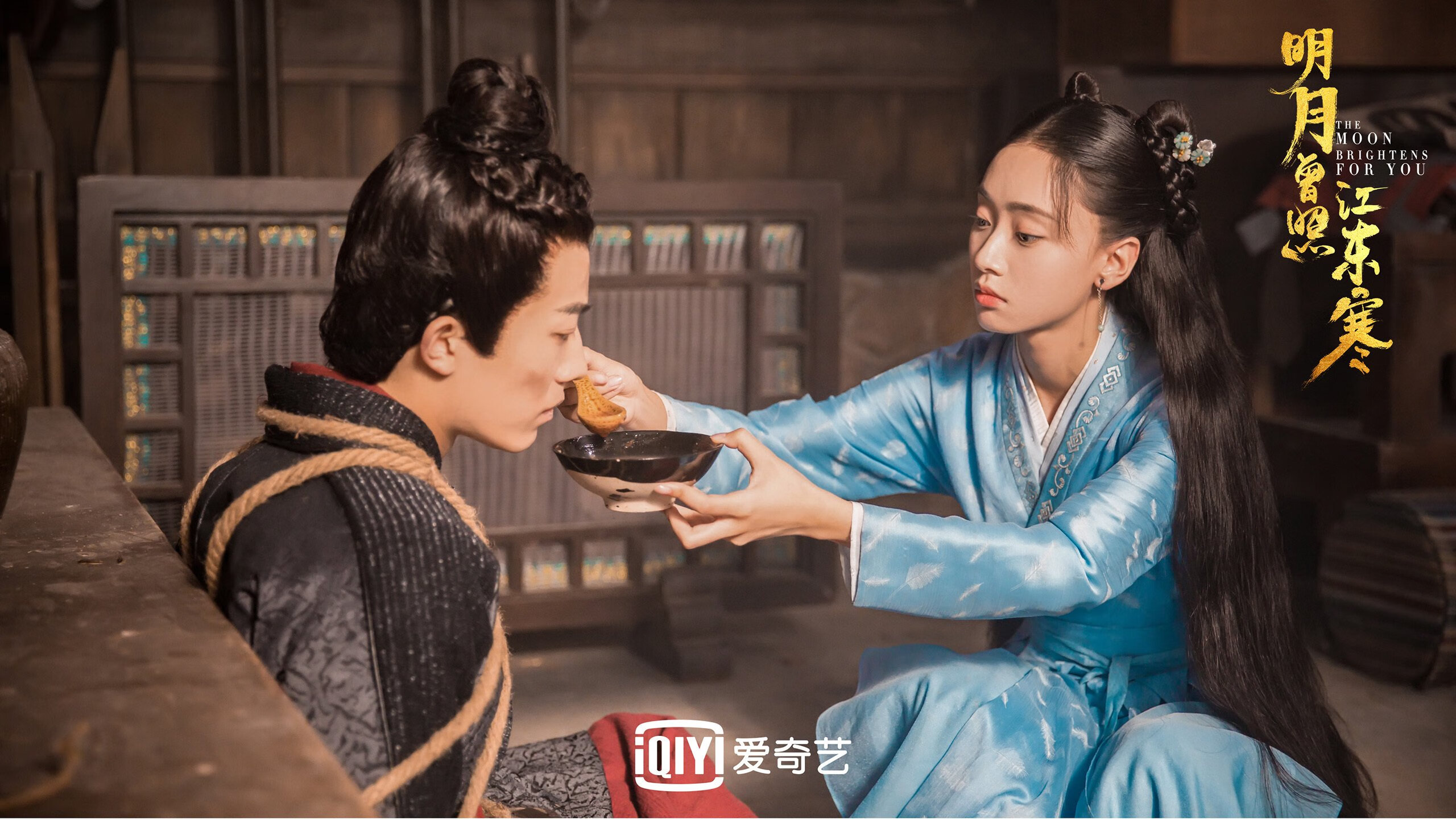 今夜，拿破仑认出了那身蓝，坎特用两次折射，两次敲响了欧洲之门的铜环