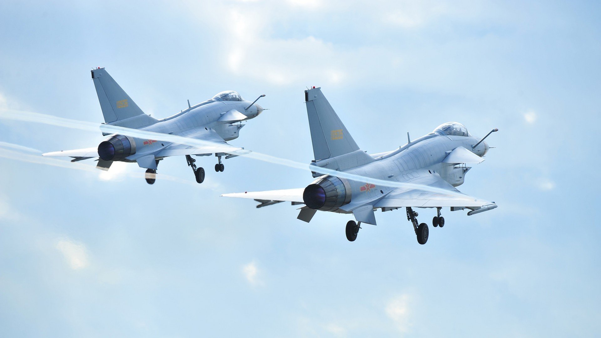 另一个赛场，当世界注视别处，他刻下自己的史诗